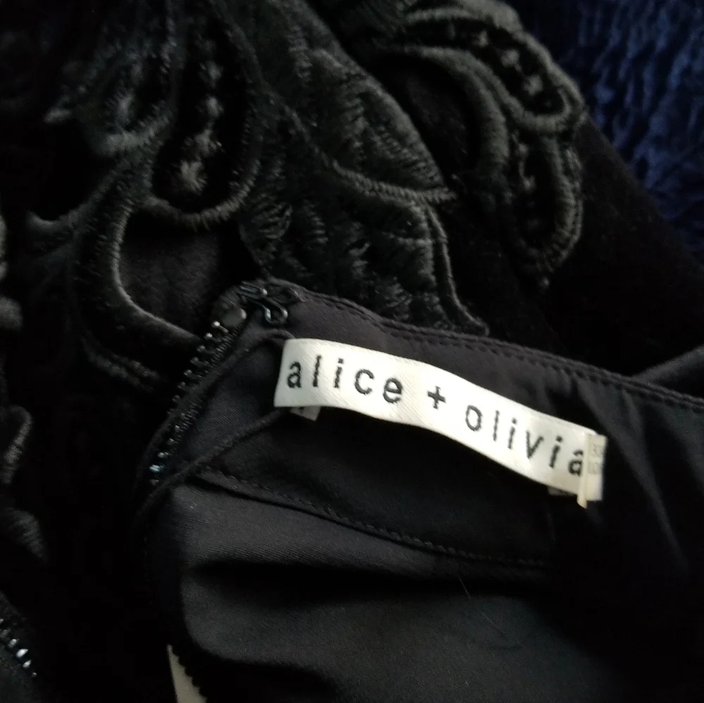 Alice + Olivia Embroidered Lace Velour Dress Size 4 Black - Picture 9 of 10